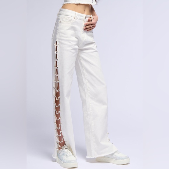 💥AKIRA Diamonds Metal Slit Raw Hem White Denim 💥 - Picture 3 of 14